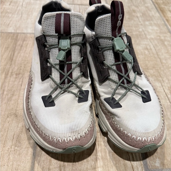 On Running Women's Shoes in Cream and Brown - Picture 8 of 12